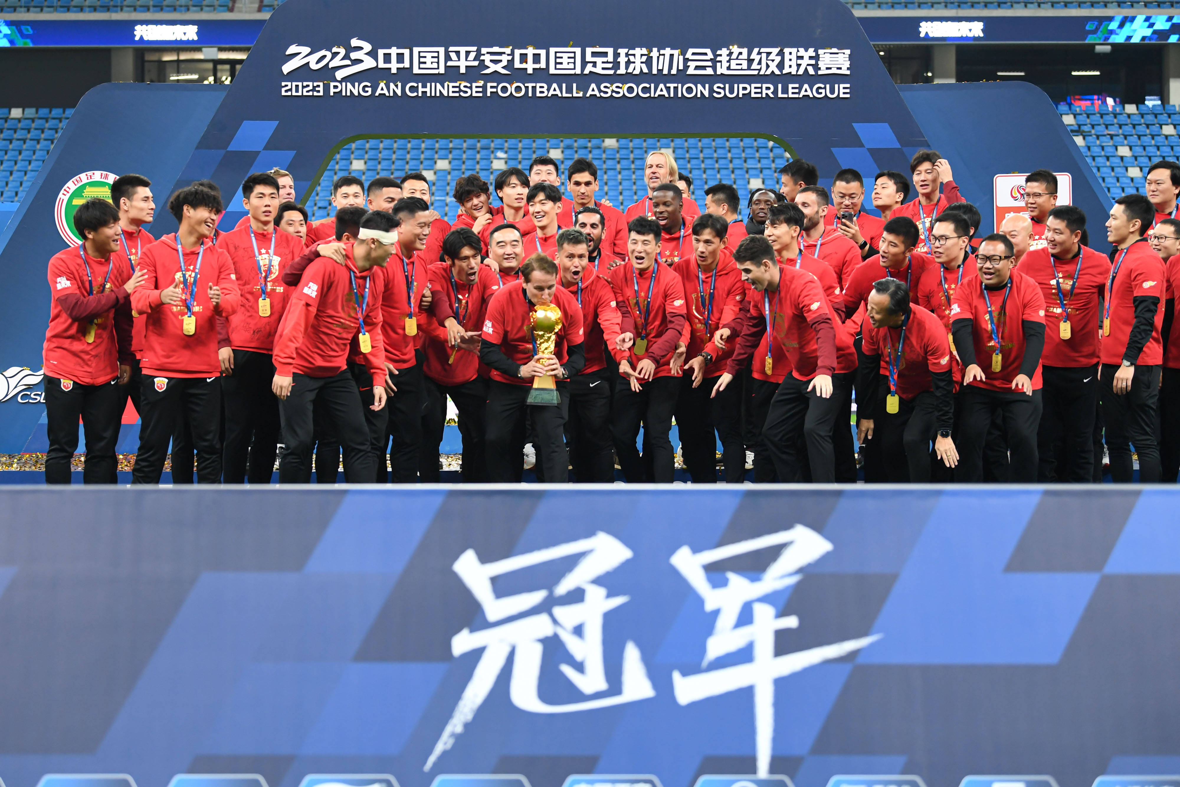 国际比赛日上海海港战术微调：欧联节点到来，信心回归，高层口径保持一致(南海军舰被击沉202)-爱游戏app下载