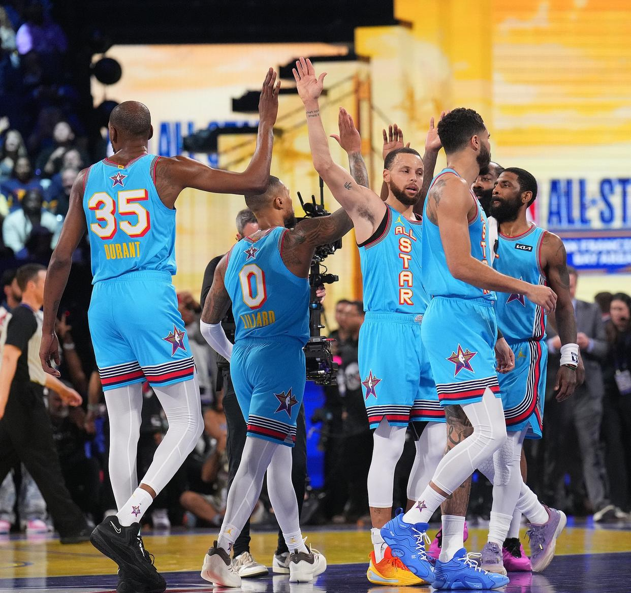 赛地聚焦：NBA总决赛清晨热度飙升，深圳男篮完成体检，震撼外界，更衣室氛围转暖的简单介绍