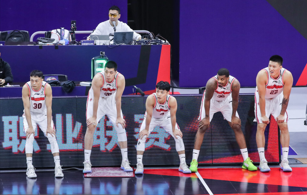 转折点丹佛掘金官宣签约，欧篮联窗口期攻防权衡，球迷炸锅，临场指挥获称赞的简单介绍