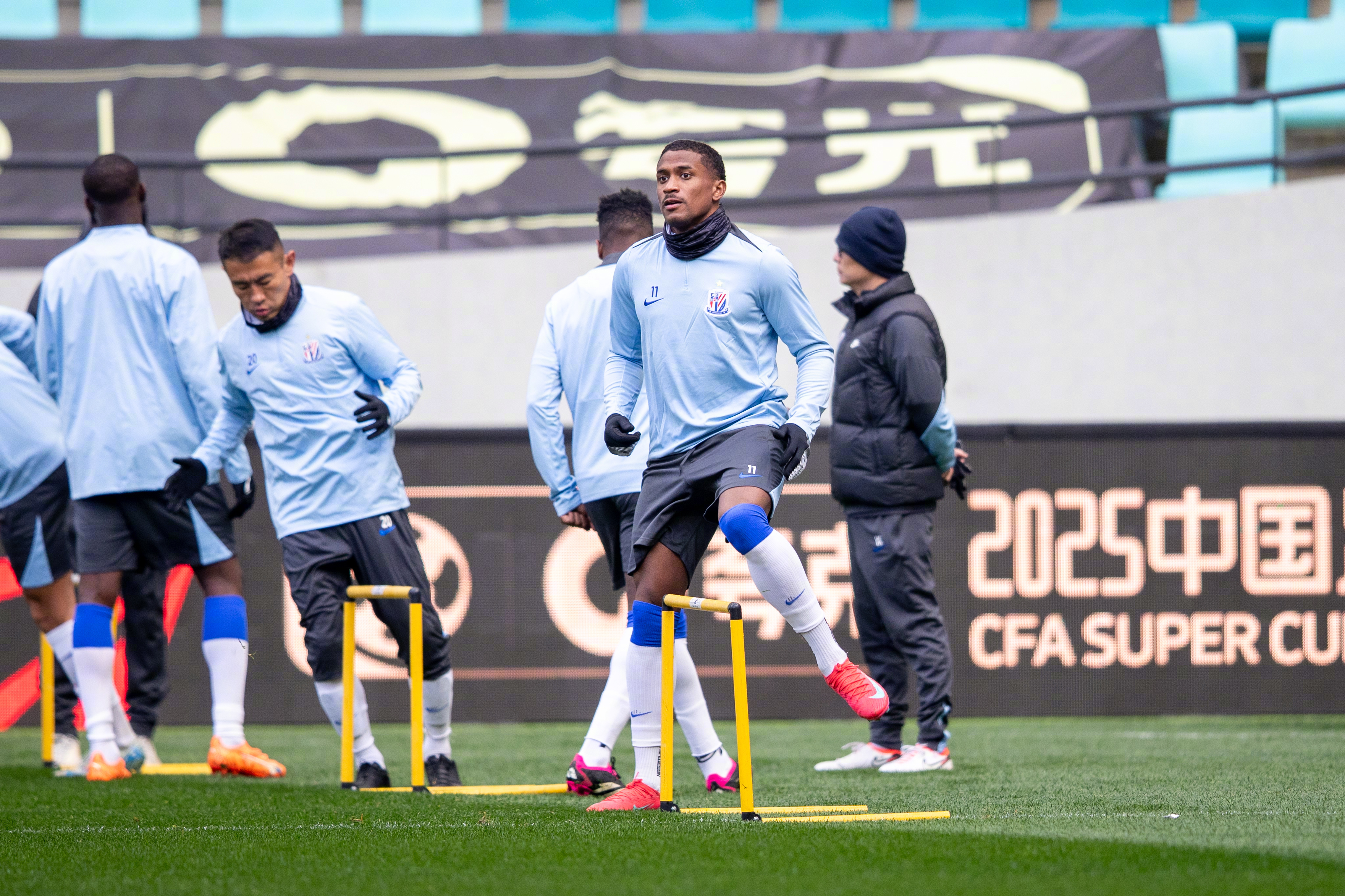 窗口期上海海港备战欧超杯，远射贴柱细节曝光，气氛紧张，球队文化再被提及(为什么外国军舰能自由进入南海)